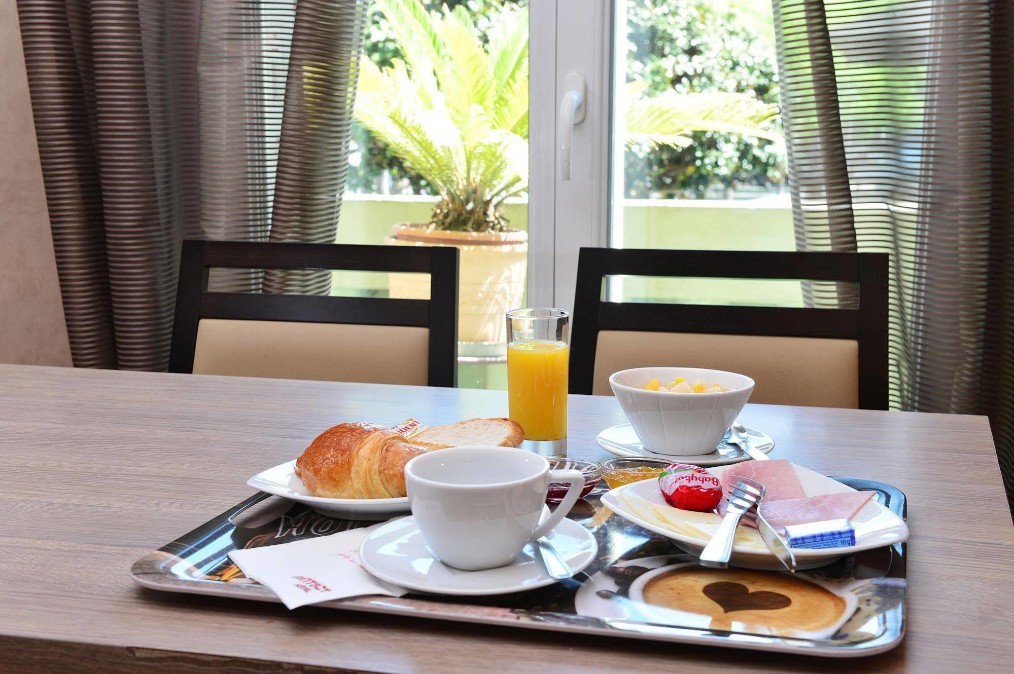 Hotel La Croix Blanche 2*